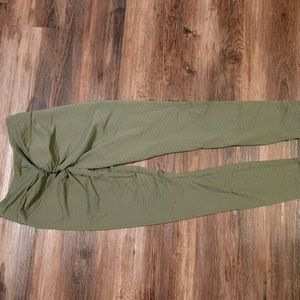 Crop Shop Green Leggings